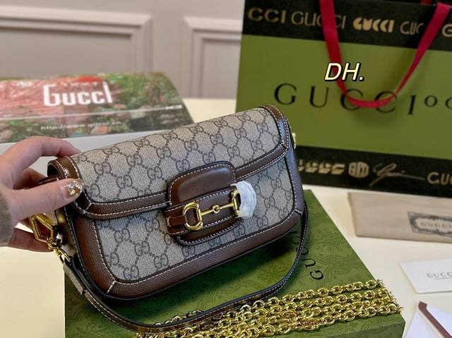 飞机盒折叠盒 Ddd Size:24 14 Ddd Gucci 古驰 5马鞍法棍包 Ddd 最火爆的马鞍包元素加上最时尚 Ddd 腋下包 斜挎则改成了金属链条 - 点击图像关闭