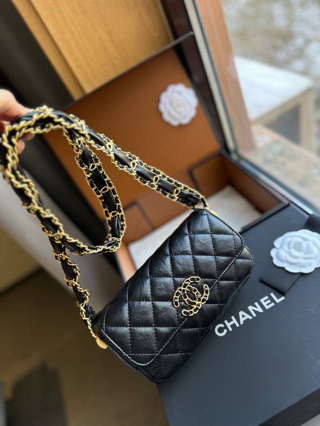 折叠礼盒包装 Ddd Chanel 23K 腋下包 Ddd 慵懒随性又好背 Ddd 上身满满的惊喜 Ddd 高级慵懒又随性 Ddd 彻底心动的一只 Ddd Si