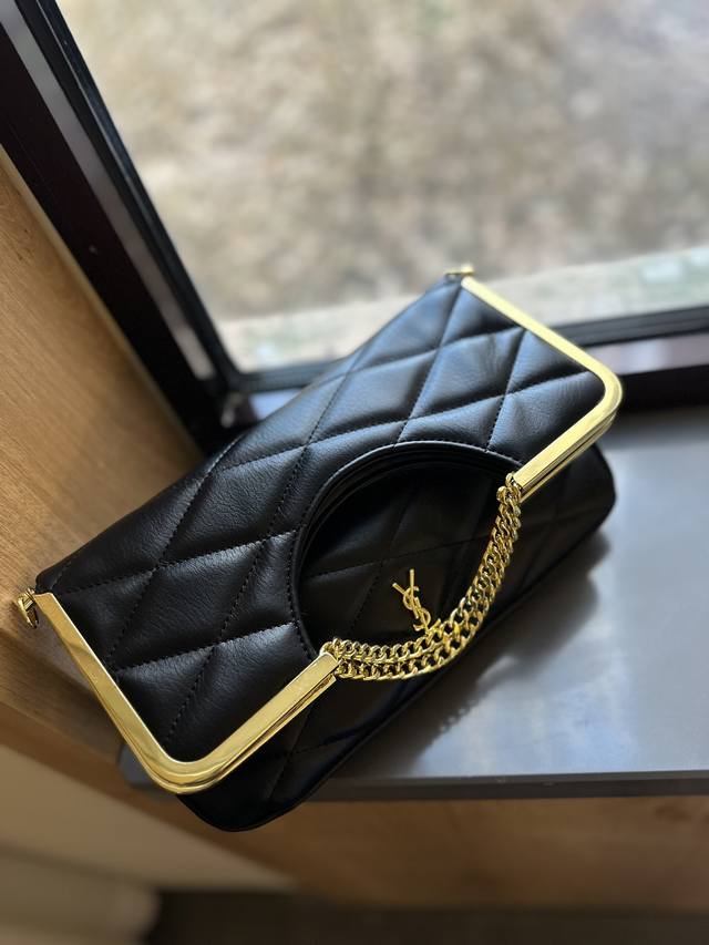 礼盒包装 Ddd Ysl 新款 87Bag 多种造型 随心搭配 Ddd 满满的复古感 Ddd 独一无二的造型感增添更多时尚细节的品味 Ddd 多重背法 日晚两用