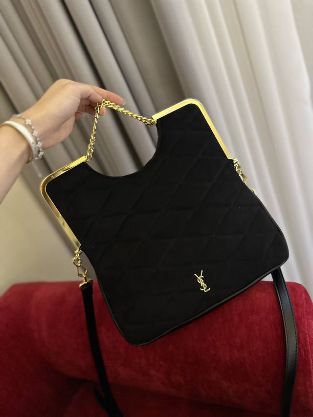 礼盒包装 Ddd Ysl 新款 87Bag 多种造型 随心搭配 Ddd 满满的复古感 Ddd 独一无二的造型感增添更多时尚细节的品味 Ddd 多重背法 日晚两用