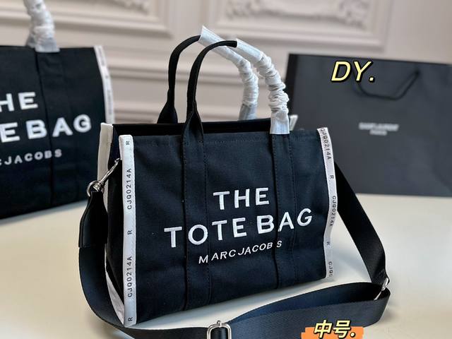 大号 中号 小号 无盒 Ddd Size:41 32 大号 Ddd 33 24 中号 Ddd 26 21 小号 Ddd Marc Jacobs秋冬新款帆布托特包