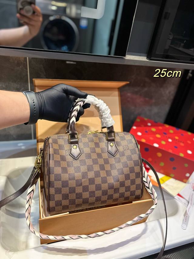 折叠礼盒 Ddd Lv Keepall枕头包 Ddd 2023新款 Ddd 手提 斜挎 Ddd 男女通用哦 Ddd Mm尺寸25 18 Ddd - 点击图像关闭