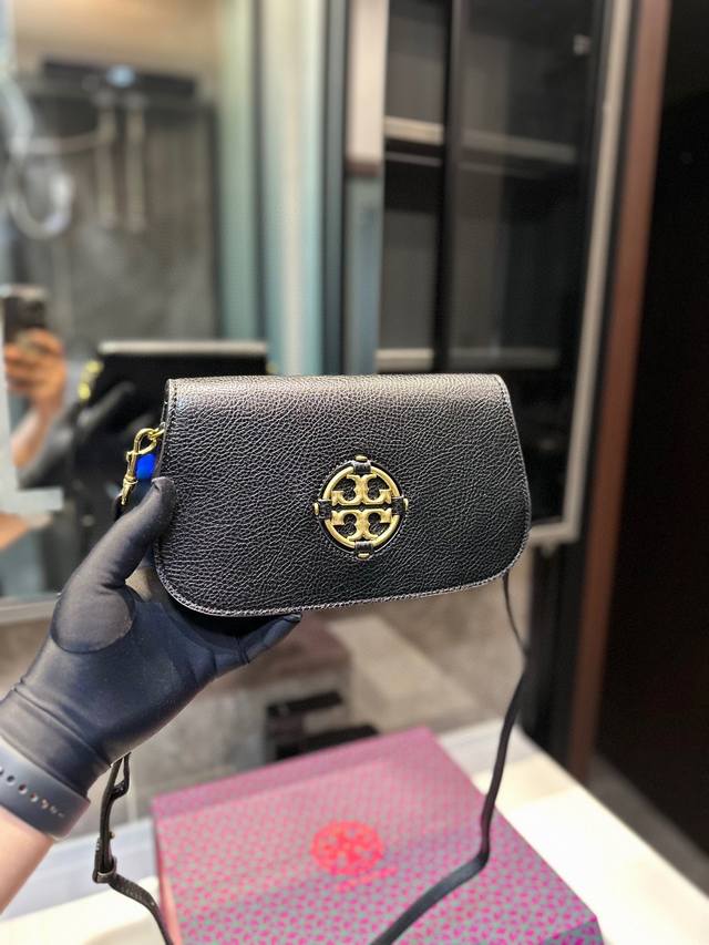 礼盒包装 Ddd Tory Burch 托里伯奇 腋下包 月牙包 大小适中 原单开模定制 五金内衬镂空logo 内带产地标进口面料手感质感超级好更耐磨 亮泽五金