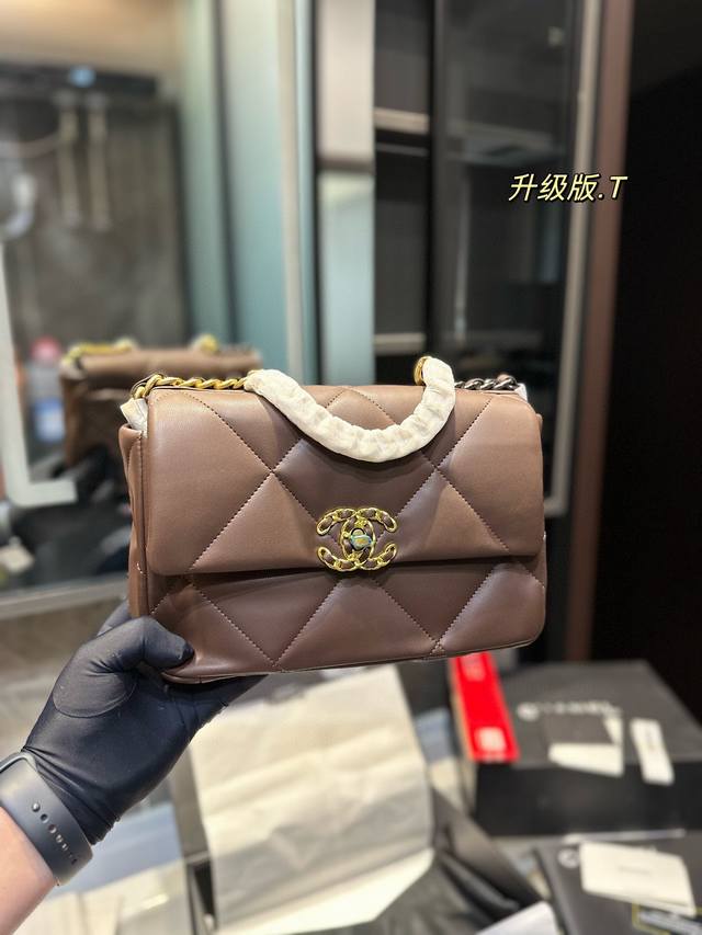 折叠礼盒 Ddd Chanel19Cha Nel19手袋jennie 刘雯 欧阳娜娜同款 在ch Anel秋冬秀上出现的手袋无疑是今年秋冬最热门的包包之一 Je