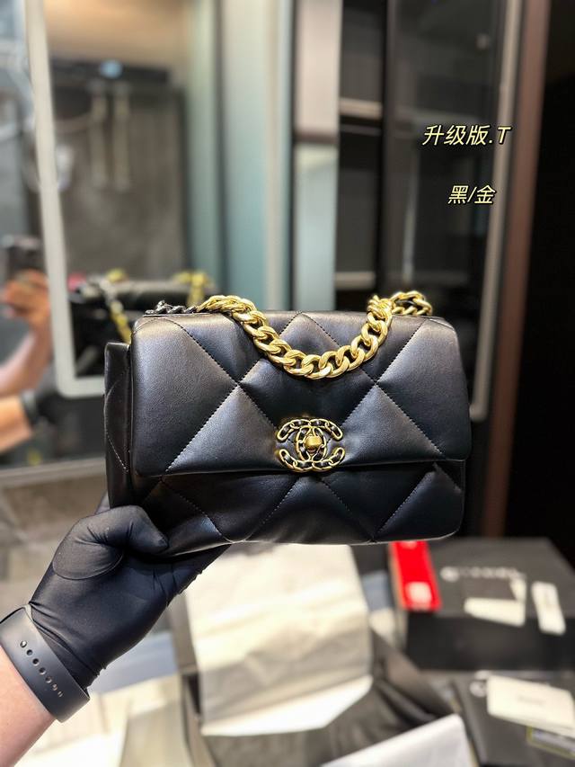 折叠礼盒 Ddd Chanel19Cha Nel19手袋jennie 刘雯 欧阳娜娜同款 在ch Anel秋冬秀上出现的手袋无疑是今年秋冬最热门的包包之一 Je