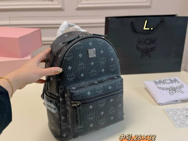 中号 无盒 Ddd Size 28 32 Ddd Mcm Stark侧饰铆钉双肩包 Ddd 手工镶嵌茶色铆钉 高级时尚 Ddd 调节肩带 透气舒适 Ddd 实用