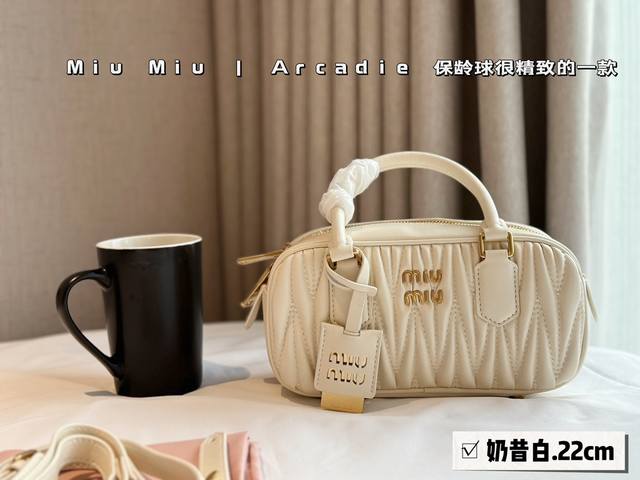 升级版配盒 Ddd Size 22x11Cm Ddd Miumiu保龄球 新尺寸 Ddd 很难不爱啊啊 Ddd 这个尺寸很难不动心哦 Ddd 可手拎也可斜挎 D - 点击图像关闭