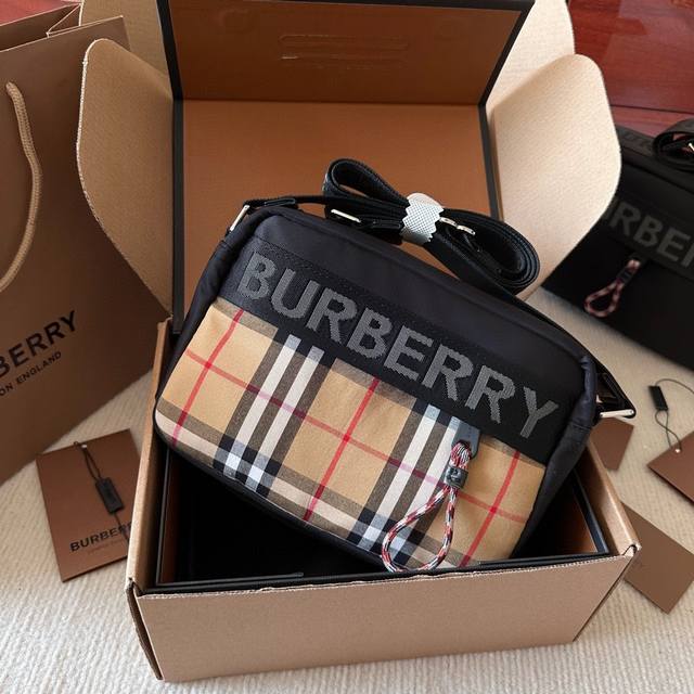 折叠礼盒包装 Ddd Burberry 巴宝莉 网红同款相机包不论是日常出行 男女同款 超级爆 游玩这款相机包的容量都足够大让好多宝宝尖叫 超级实用的一款 高品