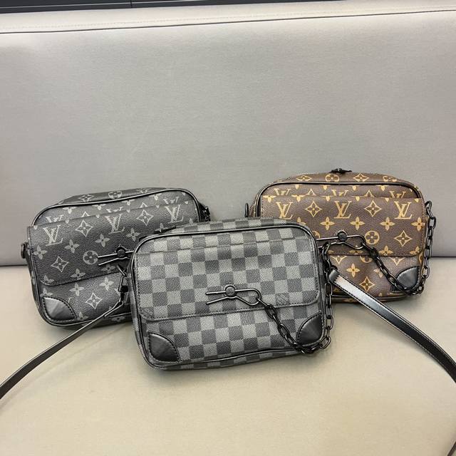 Louisvuitton 路易威登 Ddd 印花链条单肩包 Steamer邮差包 斜挎包 男女通用采用精湛镶嵌细工 实物拍摄 原厂原版面料 配送礼盒 24 X