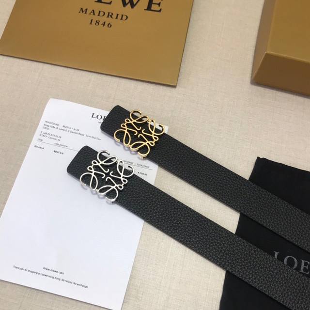 品牌 罗意威loewe 钢扣 Ddd 等级 原单私货 定制双面头层牛皮 专柜售 堪比正品 油边精致 电脑车线 手感柔软 实物拍摄无修饰 上身效果超好 配专柜全套