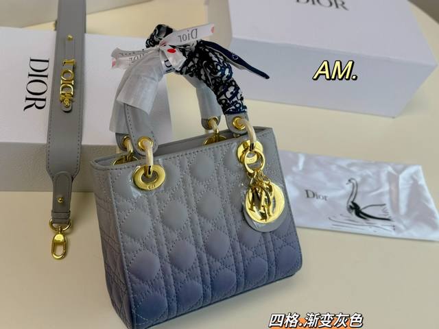 折叠盒 Ddd Size:20 17 Ddd Lady Dior 迪奥四格渐变色戴妃手提包 Ddd 渐变色太美啦 太适合夏天啦 Ddd 时髦典雅的设计经久不衰