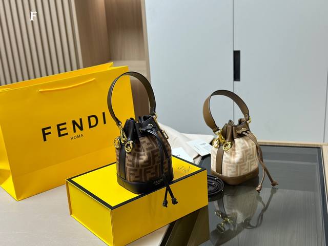 配折叠盒 Ddd Size 23x17Cm Ddd Fendi 小可爱 Ddd 芬迪水桶包经典 经典 Ddd