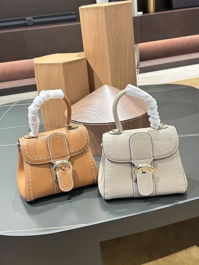 牛皮手工缝线 Ddd Delvaux Brillant Mini 德尔沃的brillant Mini Ddd 这个系列算是很经典的了 Ddd 线外缝是太美很适合