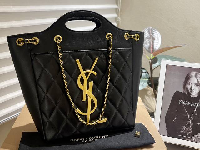 礼盒包装 Ddd Ysl 慵懒随性又好背 Tote Ddd 上身满满的惊喜 Ddd 高级慵懒又随性 Ddd 彻底心动的一只 Ddd Size 25 Ddd