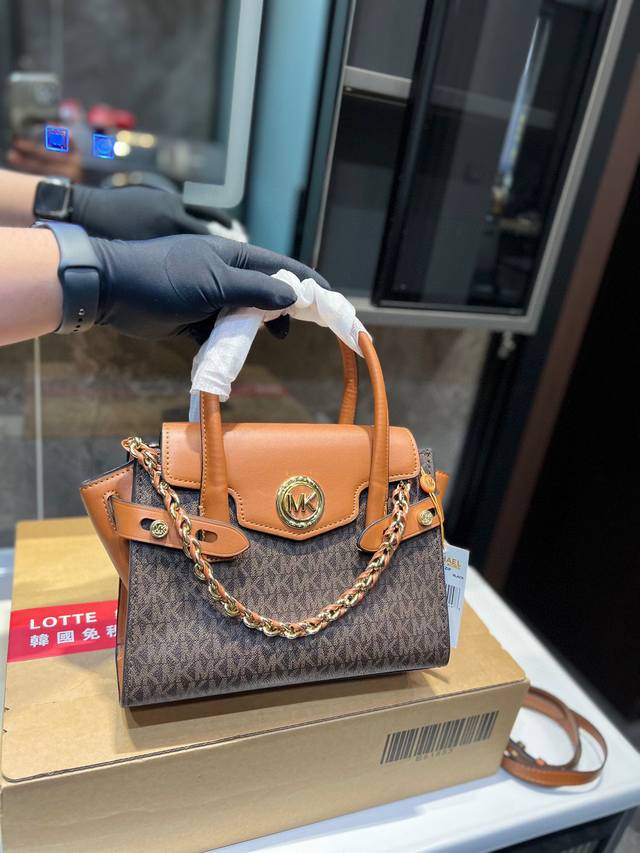 Michael Kors Mk Carmen系列饺子包 官网精选款 代购品质mk圆桶包 手提单肩包 手感超舒服 高纯度ykk五金 永不褪色 超级美 精赞做工细节 - 点击图像关闭