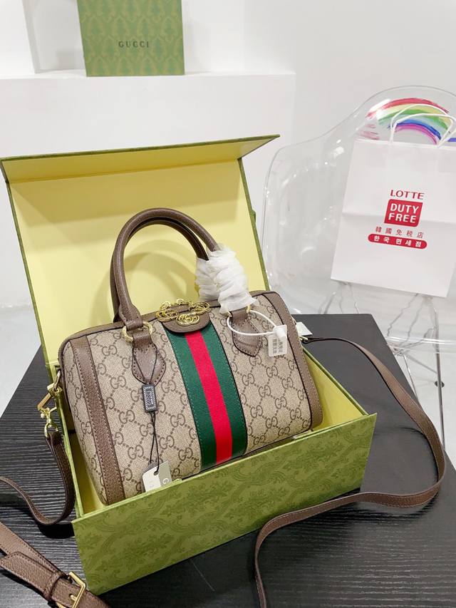 酷奇gucci新品枕头包pvc面料配粒面牛皮 Gucci Ophidia 全新系列火热来袭 重塑古典美 既气质又休闲 沉稳不失帅气范 多变的版包型不变的复古气息