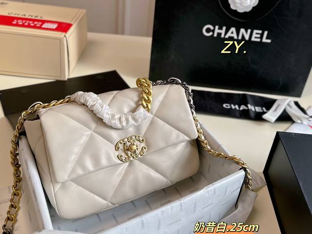 折叠盒 Ddd Size 25 17 Ddd Chanel 香奈儿新款19Bag链条包 Ddd 皮质细腻柔软 质感像云朵一样 Ddd 皮穿金属肩带 款式别致 D