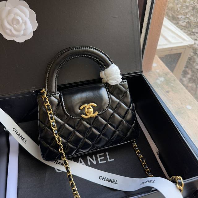 折叠礼盒官网飞机盒 Ddd Chanel 23新款kelly链条包 Ddd 23K最火的一款 Ddd 尺寸 22Cm Ddd