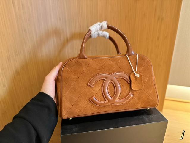 香奈儿chanel Ddd 中古磨砂皮保龄球包 Ddd 尺寸30Cm Ddd 礼盒包装 Ddd