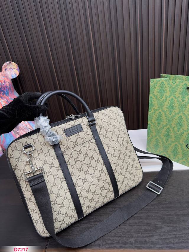 Gucci 酷奇手提公文包 Ddd 可可爱爱 那女通用 Ddd 时髦单品 Ddd Size 38 28Cm Ddd