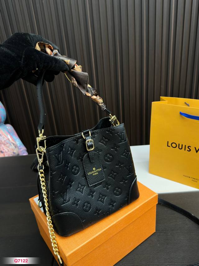 配盒 Ddd Lv 压纹水桶包 Ddd 可可爱爱 Ddd 本季最可爱的水桶包 Ddd Size 20 19Cm Ddd