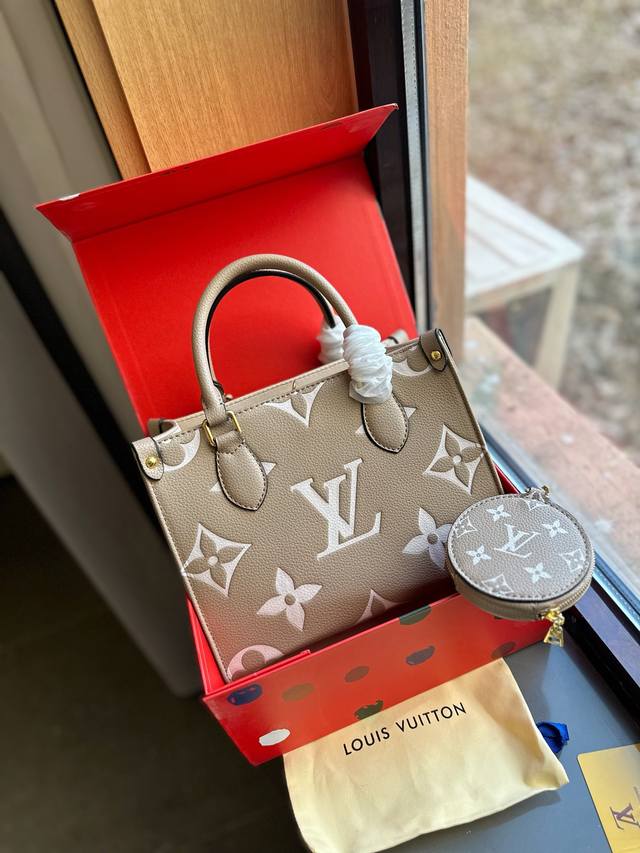 新品 折叠礼盒包装 Ddd Lv Onthego 新款丛林包 Ddd Onthego绝对是通勤工具包必备单品之一轻盈容量大百搭最最关键不娇气小号的尺寸刚刚好也不