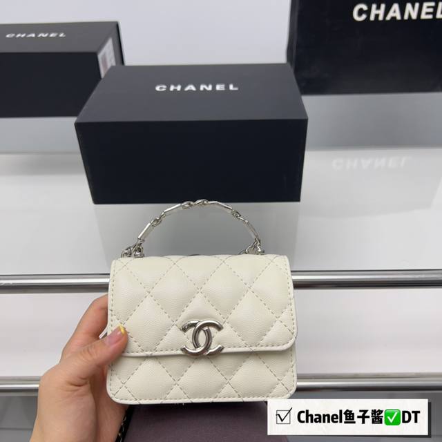 折叠盒 Ddd Chanel 香奈儿 22S 新款 珐琅涂层手柄 小废包 上身后超显气质小巧实用 超级百搭必备单品 尺寸 13x10Cm Ddd