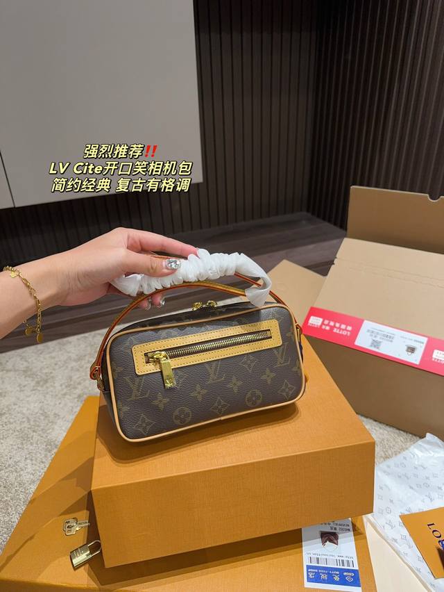 全套包装尺寸20 12 Ddd Lv Cite开口笑相机包 Ddd 材质耐造耐磨 Ddd 设计简约 包身轻便 Ddd 日常造不心疼 万年长青款 Ddd 上身酷