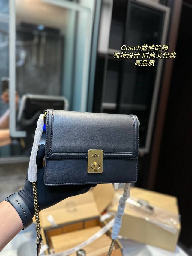 折叠盒 Ddd 蔻驰 限量款哈顿小方包 Ddd Coach新款 Hutton翻盖小方包 这款包包看起来 可以说是非常的精致优雅 经典的同时又不失设计感个性又有气