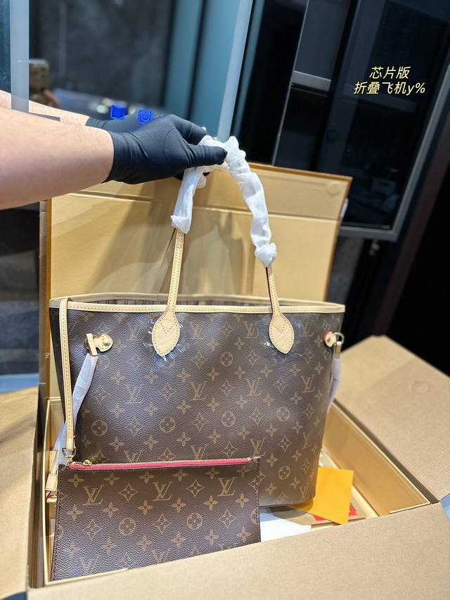 折叠飞机礼盒 Ddd Lv Nf Neverfull 购物袋 入门级的款式哦 绝对的终身款 此物经典不言而喻 街拍和实用都是非常nb的选择 大家拿到后可以感受下