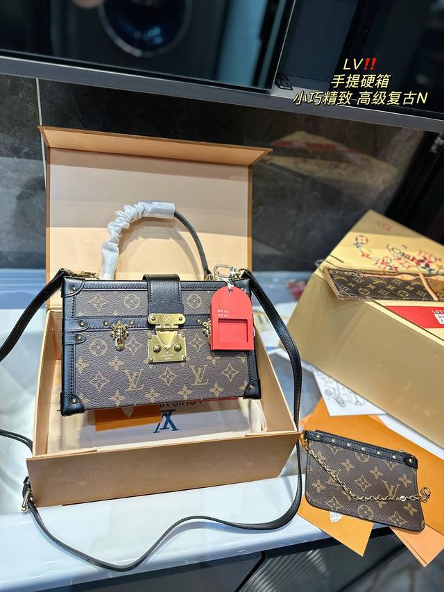 折叠飞机礼盒 Ddd Lv 手提硬箱小巧而容量大 适用于各种造型 Ddd 可以容纳下所有的随身必需品 Ddd 既时尚又实用 它是一款多功能包 轻巧易用 允许多种