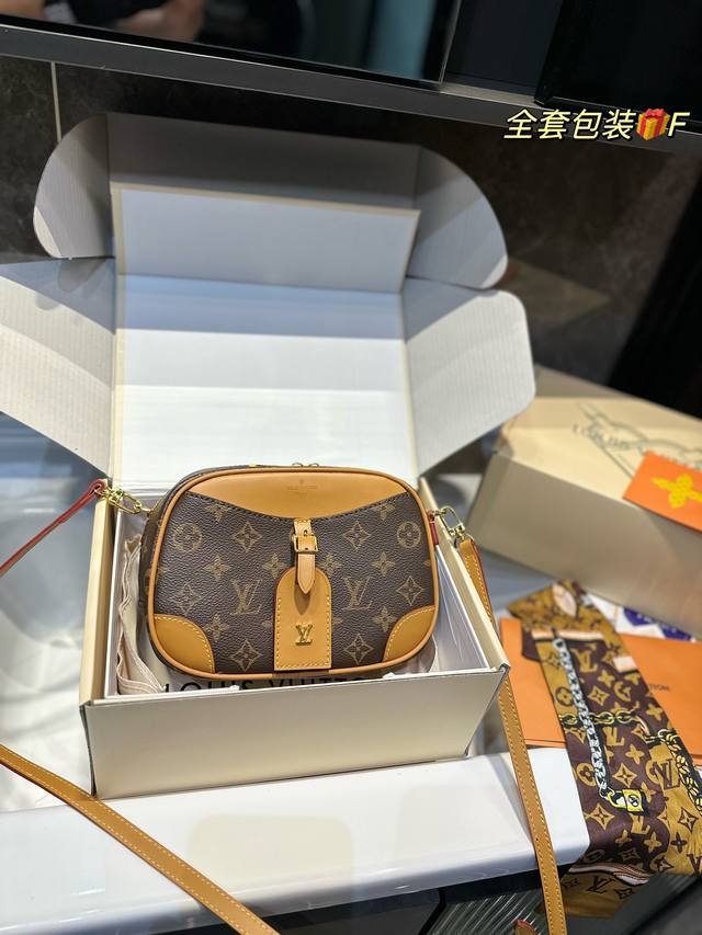 折叠飞机礼盒 Ddd 尺寸19 14 Ddd Lv Deauville推荐中古相机包 Ddd 这款包的肩带设计的真是很有趣 Ddd 原版牛皮超大容量 Ddd