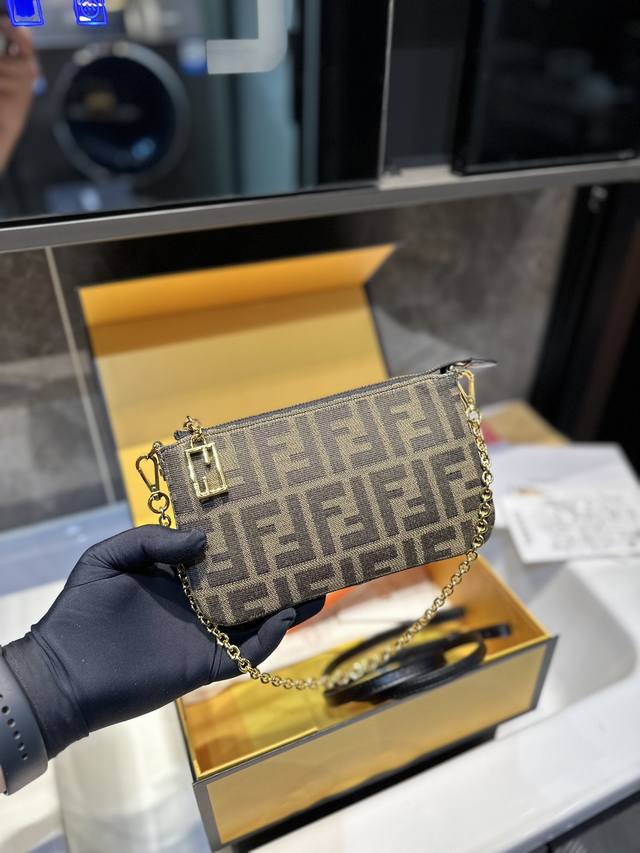 折叠礼盒 Ddd Fendi 芬迪麻雀包 Ddd Fendi 2023 最新推出老花麻雀包 Ddd 可以做腋下包也可以斜挎哦 Ddd 而且性价比超高哦c尺寸 2