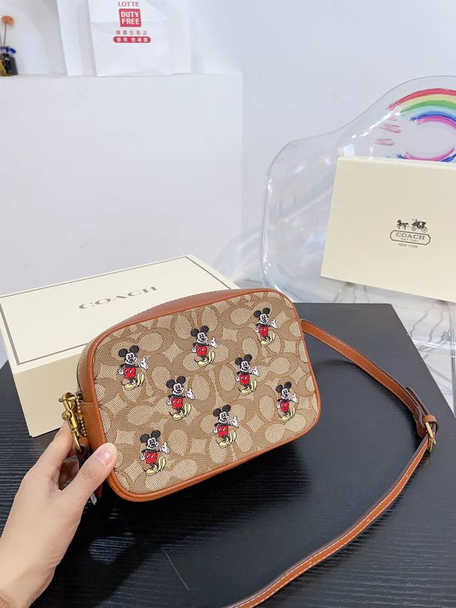 折叠盒 Ddd Coach 蔻驰 Ddd Coach X Disney 米奇联名款帆布相机包 Ddd 尺寸19Cm Ddd 礼盒包装 Ddd