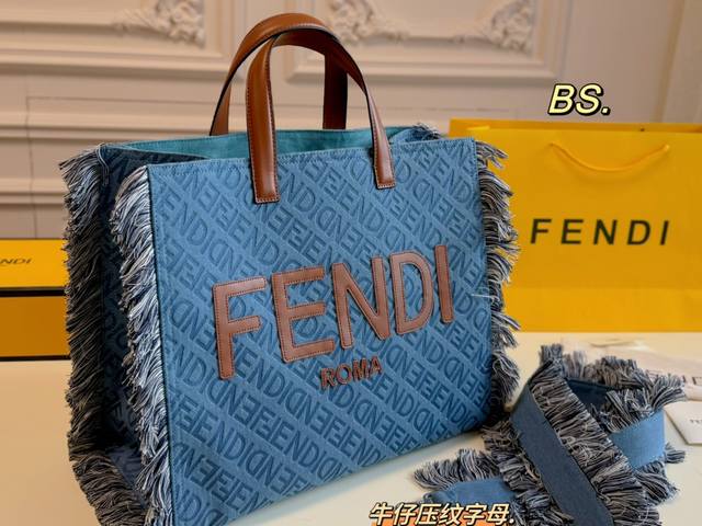 无盒 Ddd Size:40 35 Ddd Fendi 芬迪新款丹宁牛仔托特包 Ddd 从肩带到局部都由牛仔流苏包边 Ddd 材质使用结实耐磨 容量超大 Ddd