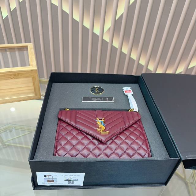 折叠礼盒 Ddd Size:24 17 超值套盒送礼首选 Ddd Ysl 圣罗兰envelope 信封包链条包 Ddd 包包香水迷你气垫 Ddd 超能装的信封包 - 点击图像关闭