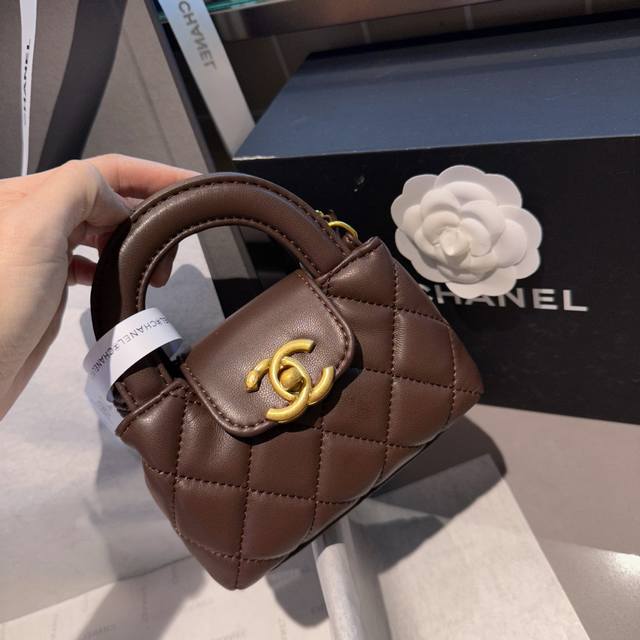 折叠礼盒包装 Ddd Chanel 23新款 Mini Kelly链条包 Ddd 23K最火的一款 Ddd 尺寸 13x19x7Cm Ddd