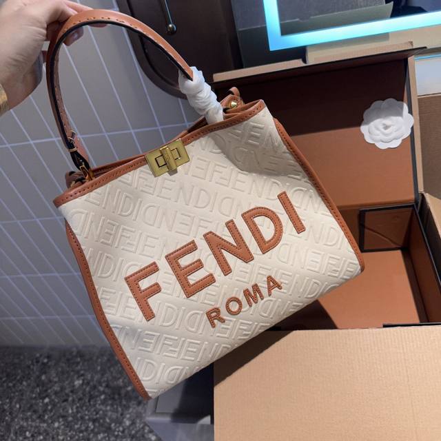 Size 31x27Cm Ddd F家 Fendi Peekabo Ddd 经典的造型 Ddd 手提斜挎 Ddd