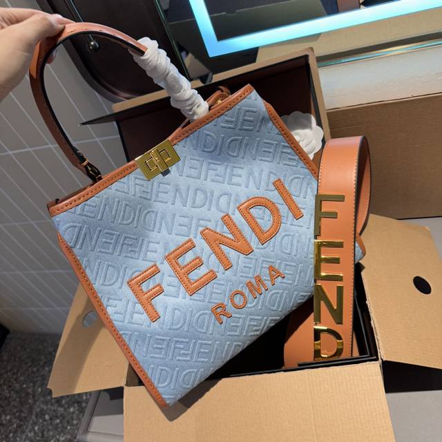 Size 31x27Cm Ddd F家 Fendi Peekabo Ddd 经典的造型 Ddd 手提斜挎 Ddd