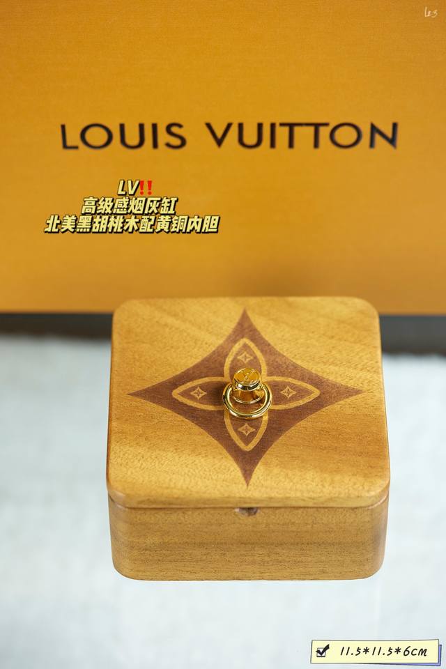 配全套包装 Ddd Lv 路易威登 高级感烟灰缸 优雅抽烟的秘器 Ddd 北美黑胡桃木配黄铜内胆轻奢臻品 Ddd 内胆可独立拿出 清洁方便 Ddd 带盖可防止烟