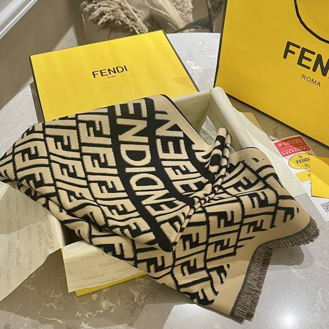 羊绒 Ddd Fendi 新款 Ff字母 羊绒围巾 Ddd 火爆全球的双f系列 不仅中国网红明各大明星人手一条 欧美各路明星时尚博主也纷纷上身 Ddd 复古经典