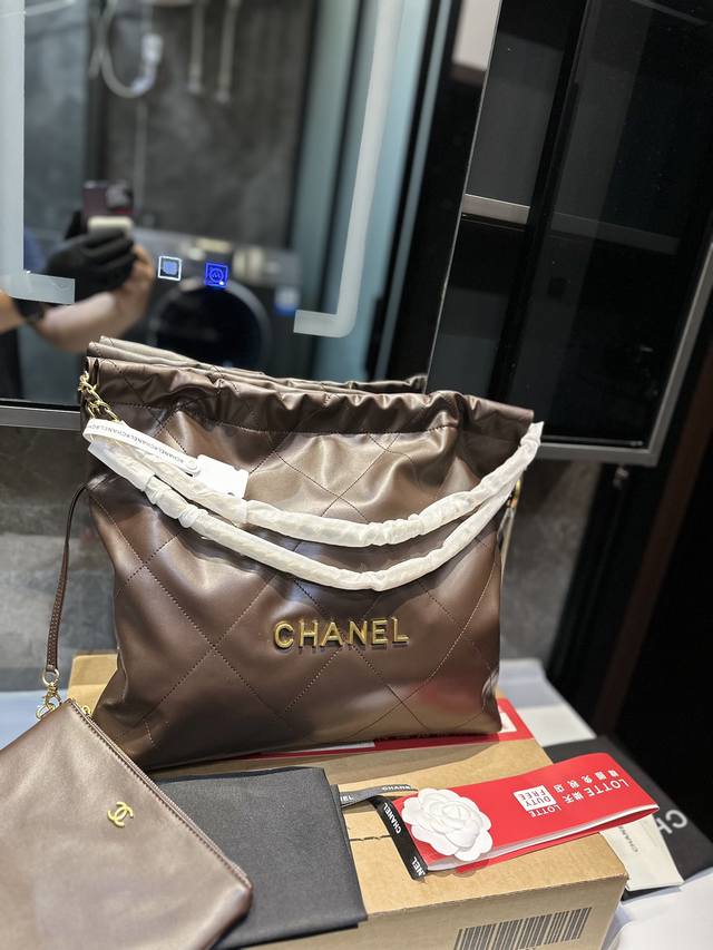 Chanel香奈儿升级版垃圾袋 Ddd 升级款手感超级好 Ddd 不仅好看实用 单肩斜挎都 Ddd 随性又时髦 香香粉必入qm尺寸35 Ddd