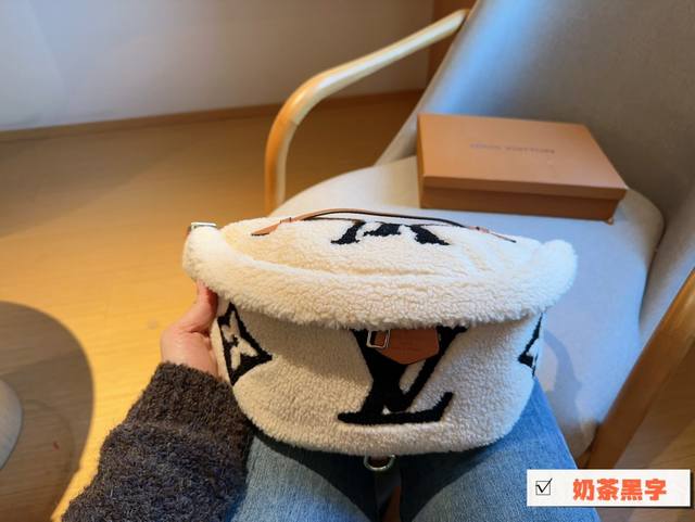 Lv 路易威登 Ddd Teddy Bumbag 泰迪羊羔毛 Ddd 大logo腰包 Ddd 尺寸 37Cm Ddd 礼盒包装 Ddd