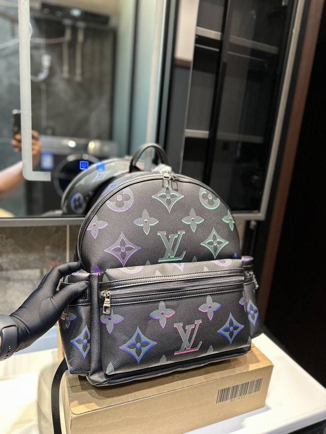 好物推荐 高颜值双肩包 Lv Discovery品牌 路易威登 Lv最好看的双肩包出差旅行必备 休闲商务都可驾驭 容量超大超能装大热门款个人认为这是一款最合适男