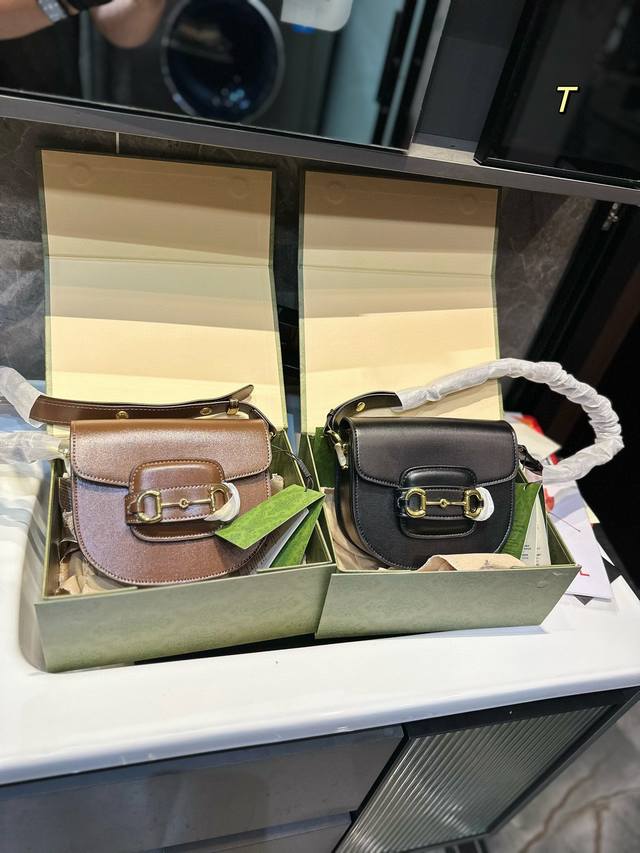 礼盒包装 Ddd Gucci 5 Horsebit Bag 马鞍包 经典的马衔扣 Monogram 棕色勾边设计 满满的复 Ddd 斜挎 短肩带单肩带 长肩带单