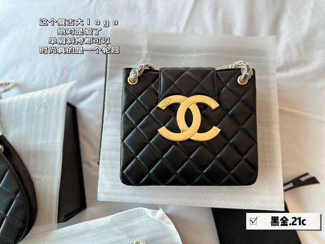 配盒 Ddd Size 21x18Cm Ddd 小香家 24C 复古大logo Ddd 这个复古大logo Ddd 绝对是爱了 Ddd 单肩斜挎都可以 Ddd