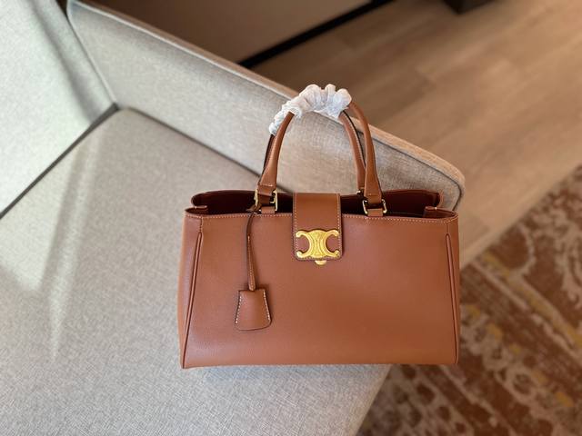 无盒 Ddd Size 38x23Cm Ddd Celine 24新款的托特包tote Ddd 今年的大包都很 喜欢 Ddd 可手提可斜挎 Ddd 焦糖色 纯黑