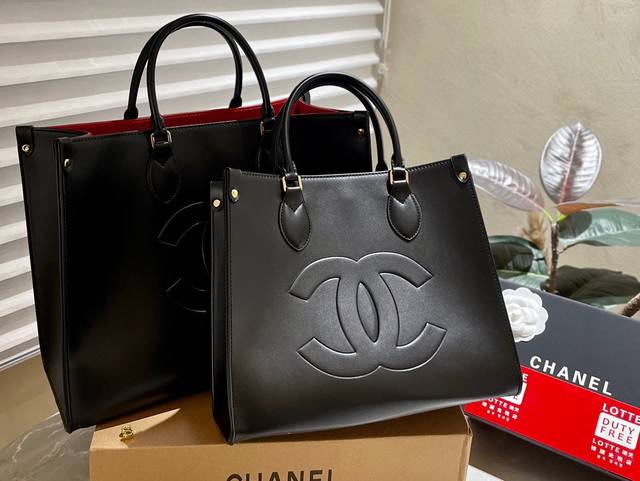 Chanel 托特包 Tote Ddd 慵懒随性又好背 Ddd 上身满满的惊喜 Ddd 高级慵懒又随性 Ddd 彻底心动的一只 Ddd Size 40 34Cm