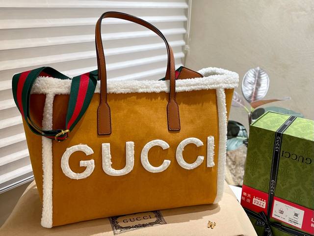 羊羔毛 Ddd Gucci 限定新品 Tote购物袋 Ddd Gucci古奇发现一-款可以随便一塞就出门的tote购物袋 -定是最适合洒脱随性的小仙女了 这款t