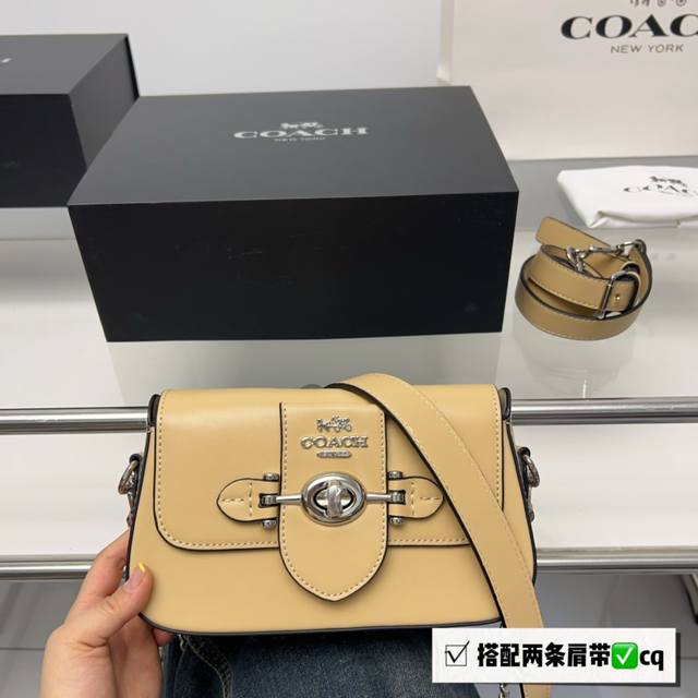 配盒 Ddd Coach 新品 Brie 旋锁腋下包 Ddd Coach 复古小包来也 Ddd 搭配金属腋下链条 精致感upup Ddd 单肩斜挎两用 实用性